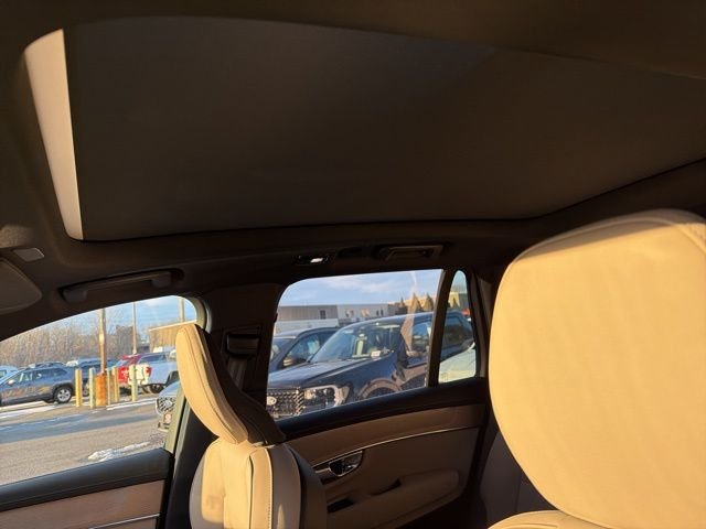 2026 Volvo XC90 Plus - Photo 14