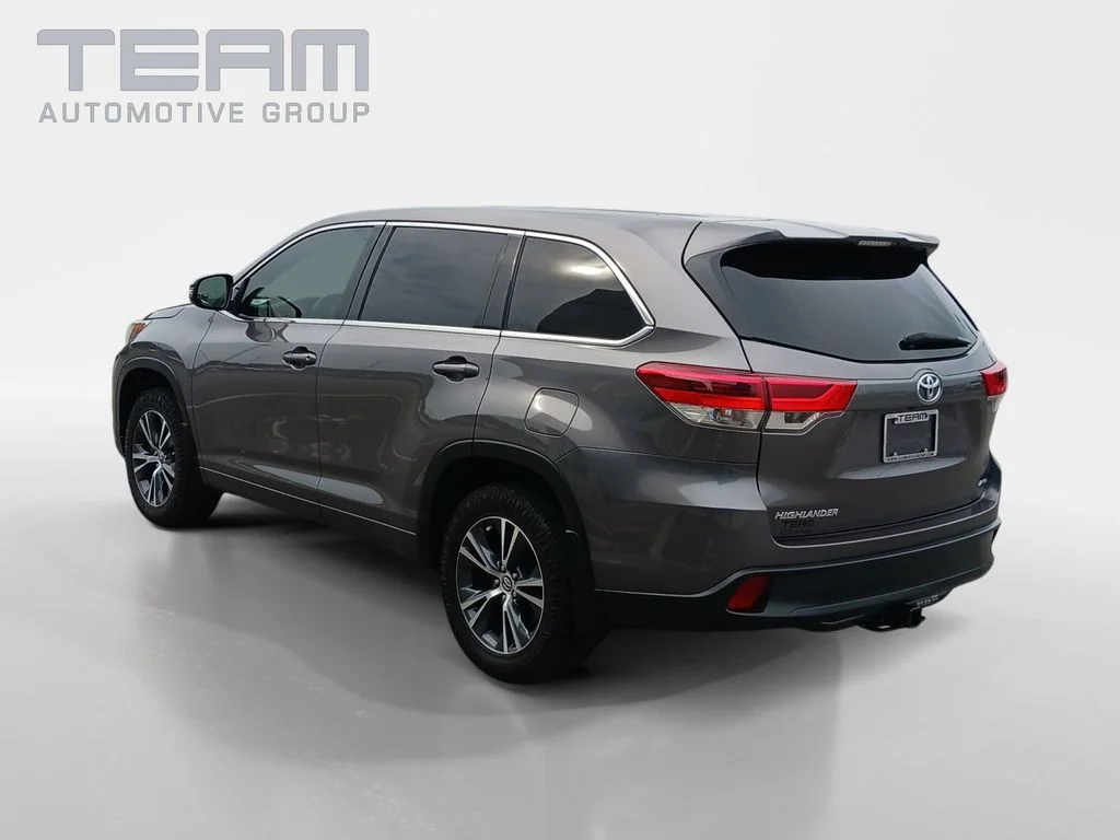 Used 2017 Gray Toyota LE image 5
