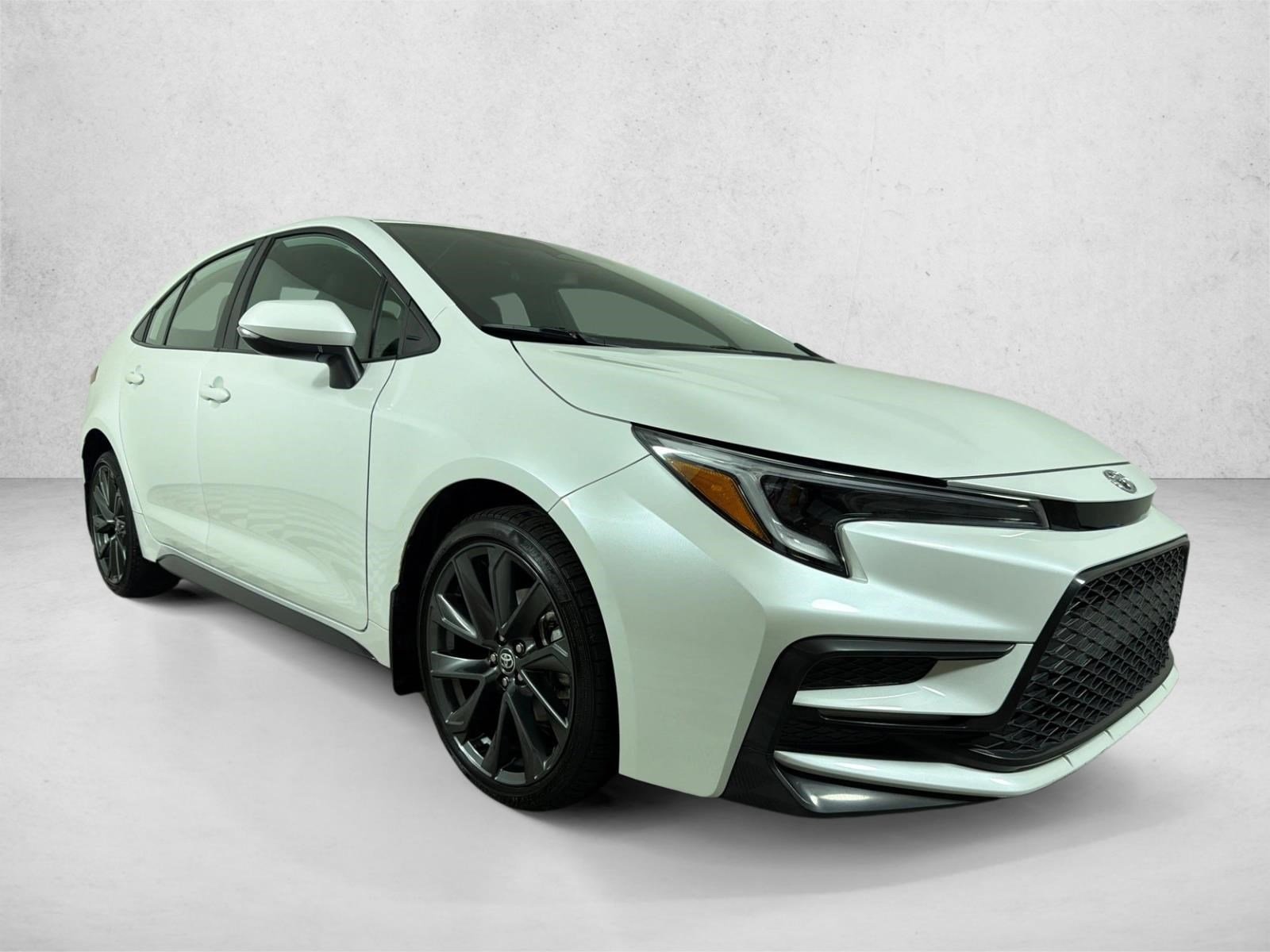 Certified Used 2025 Wind Chill Pearl Toyota SE image 1