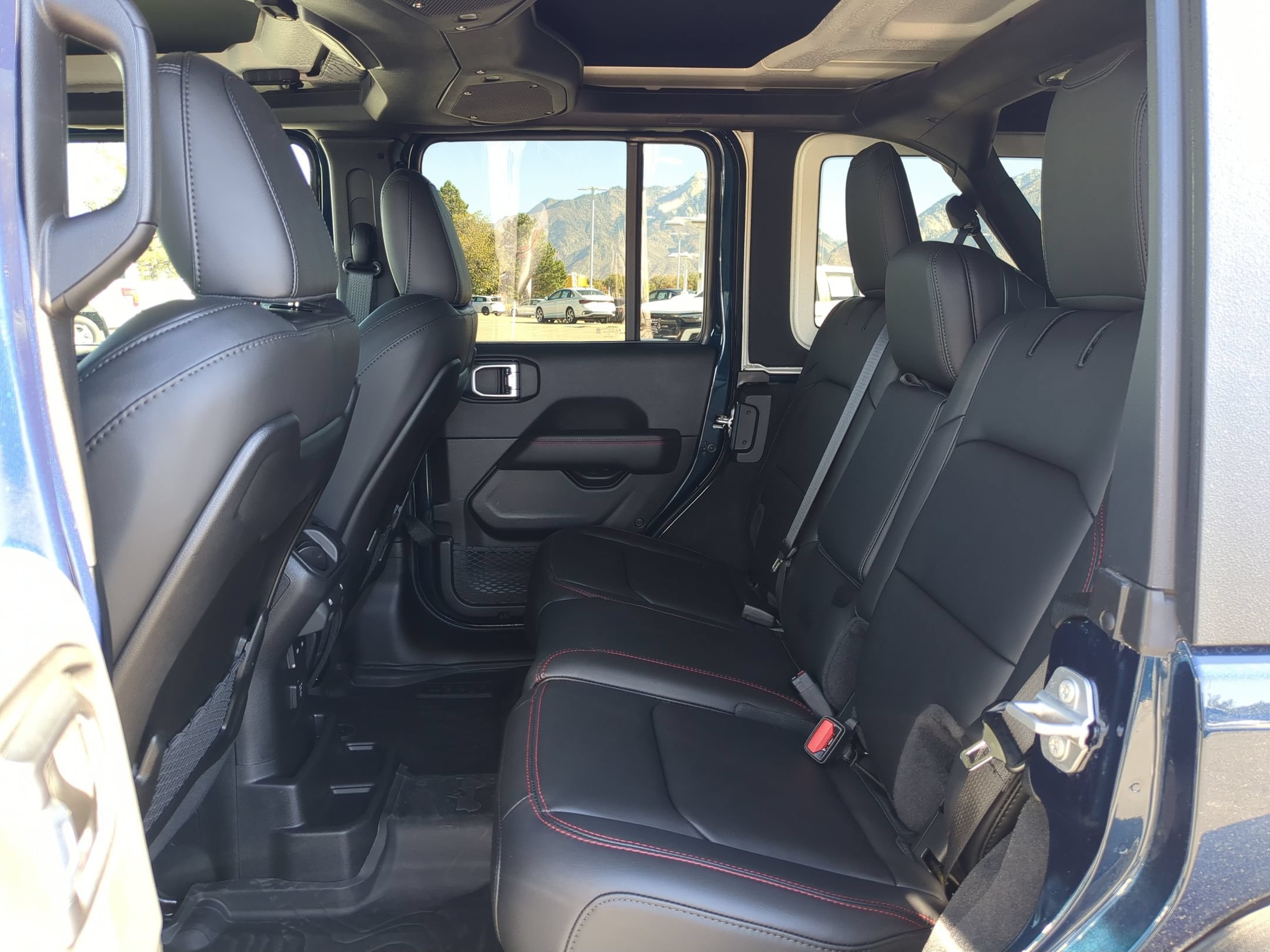 Used 2025 Fathom Blue Pearlcoat Jeep Rubicon image 27