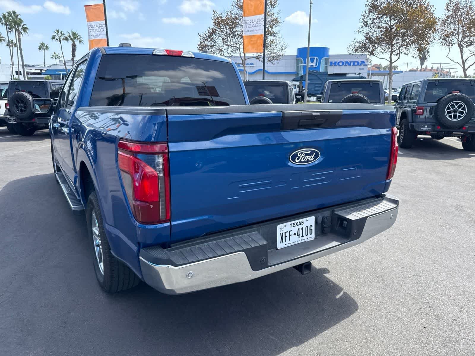 Used 2025 Atlas Blue Metallic Ford XLT image 15
