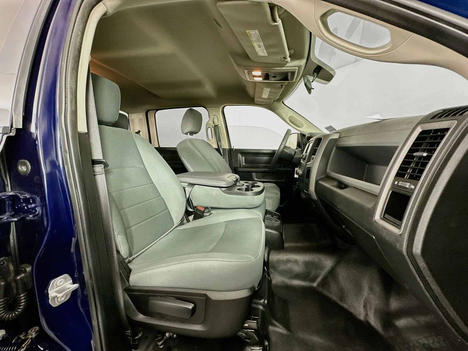 Used 2019 True Blue Pearlcoat Ram Tradesman image 26