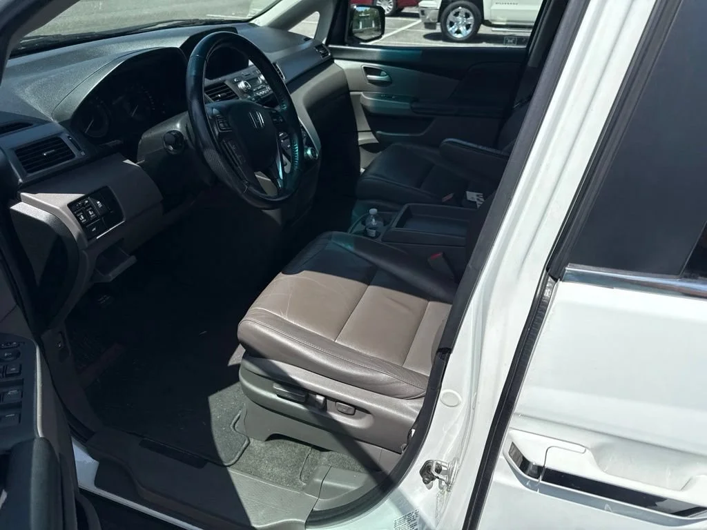 Used 2011 White Honda EX-L image 12