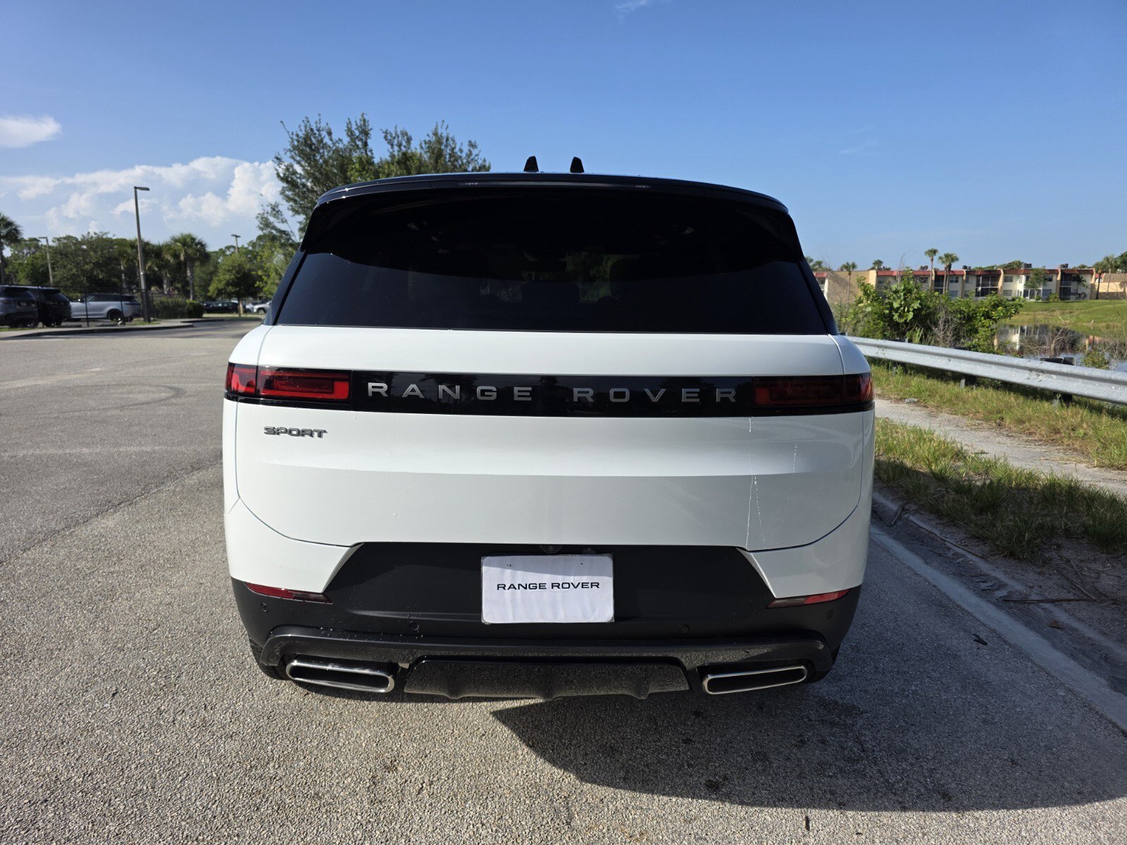 New 2026 Fuji White Land Rover SE image 6