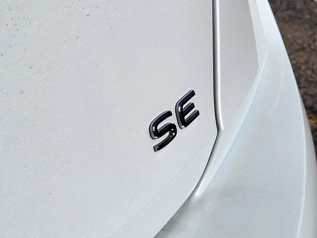 Used 2022 Oryx White Pearl Volkswagen SE w/ Sunroof image 29