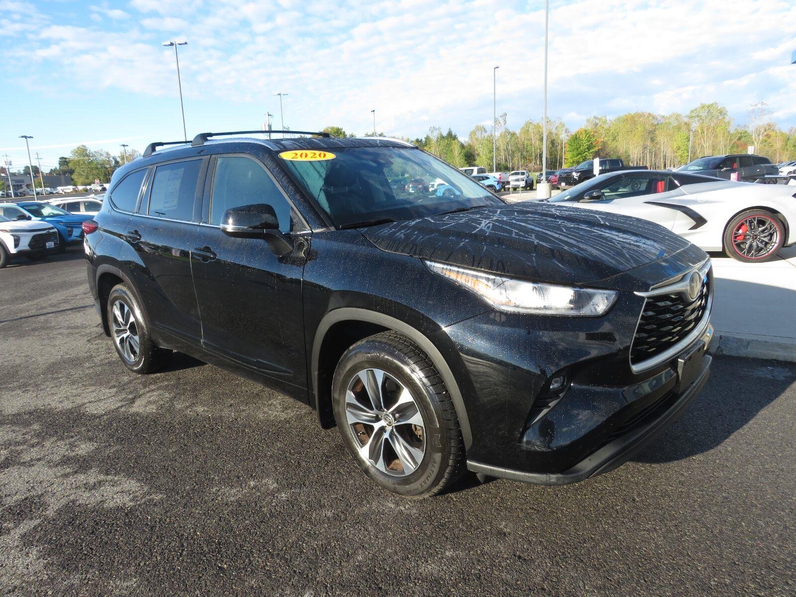Used 2020 Midnight Black Metallic Toyota XLE image 5