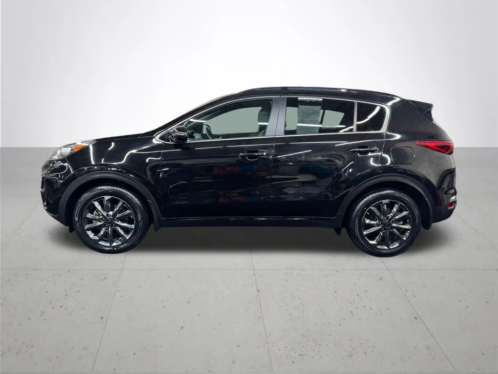 Used 2021 Red Kia S image 3