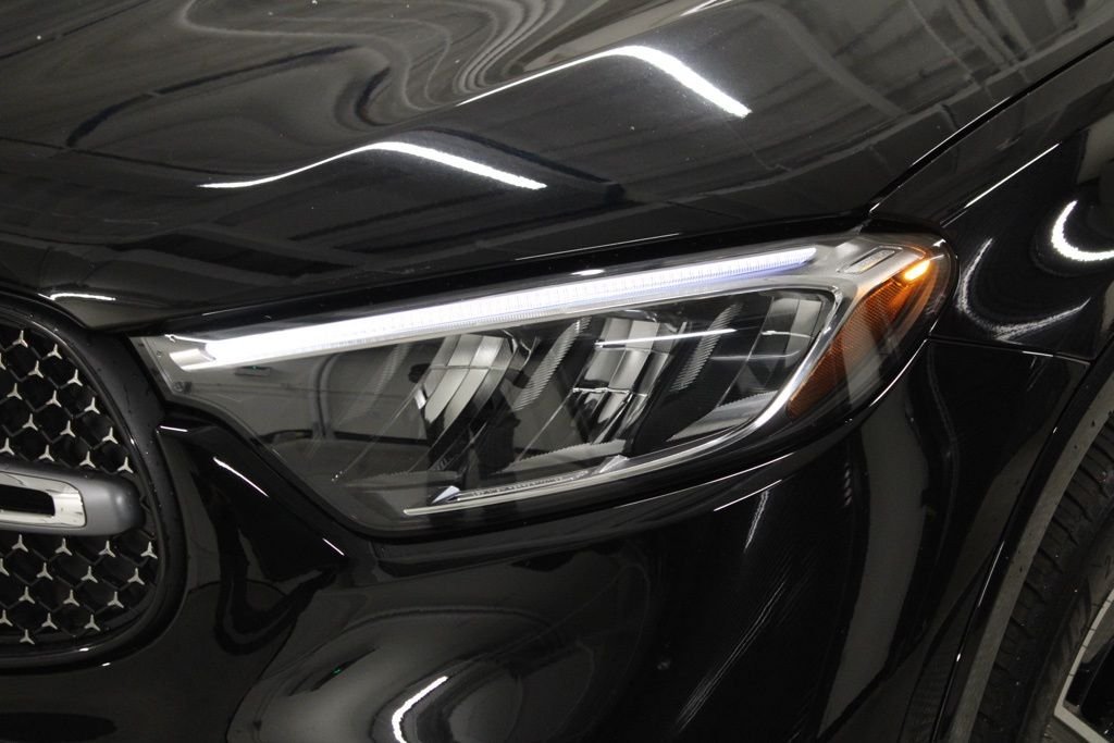 Used 2026  Mercedes-Benz GLC 300 image 11