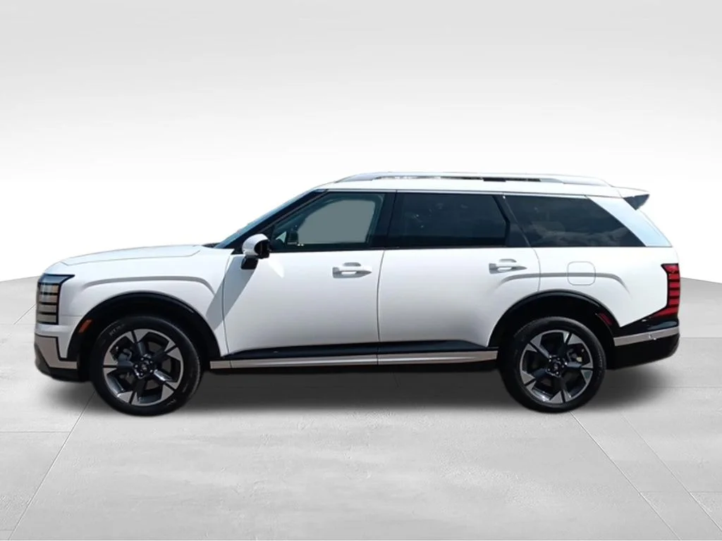 Used 2026 Creamy White Pearl Hyundai Limited image 4