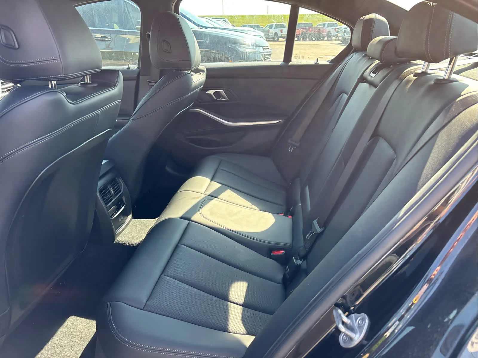 2025 BMW 3 Series 330i - Photo 9