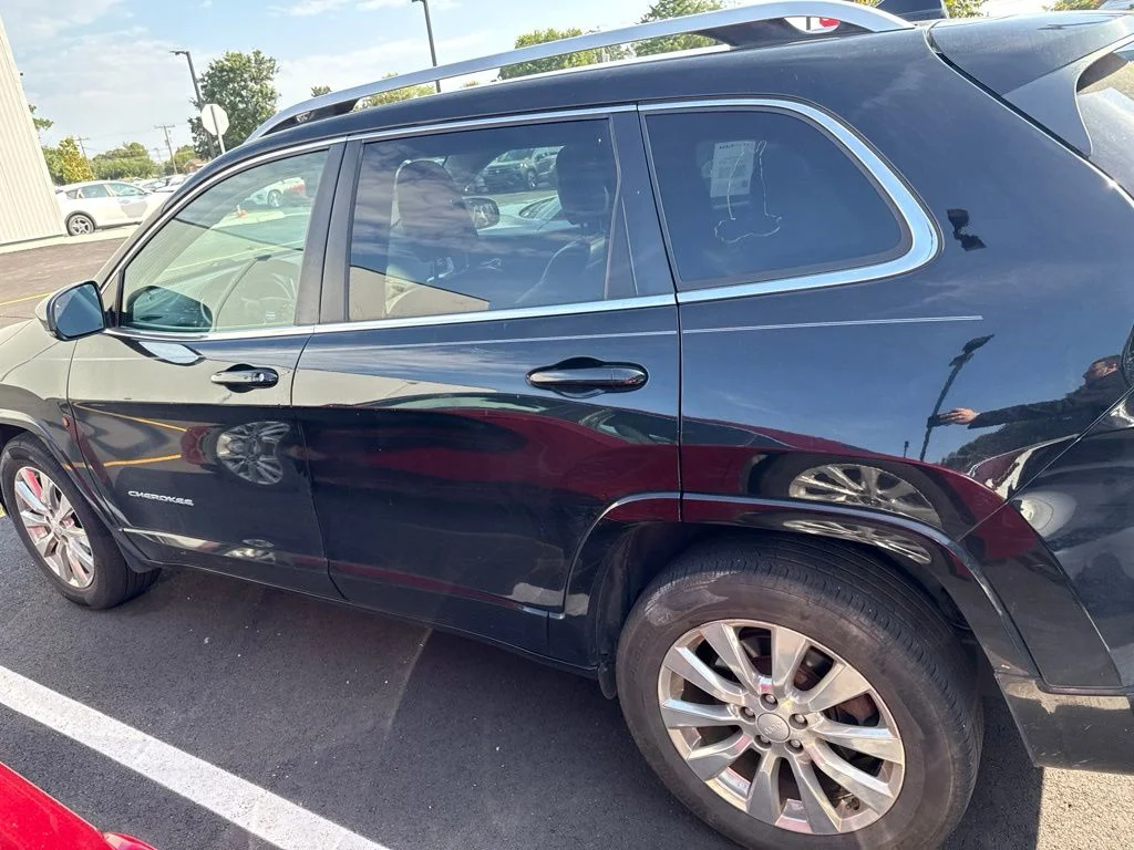 Used 2018 Black Jeep Overland image 6