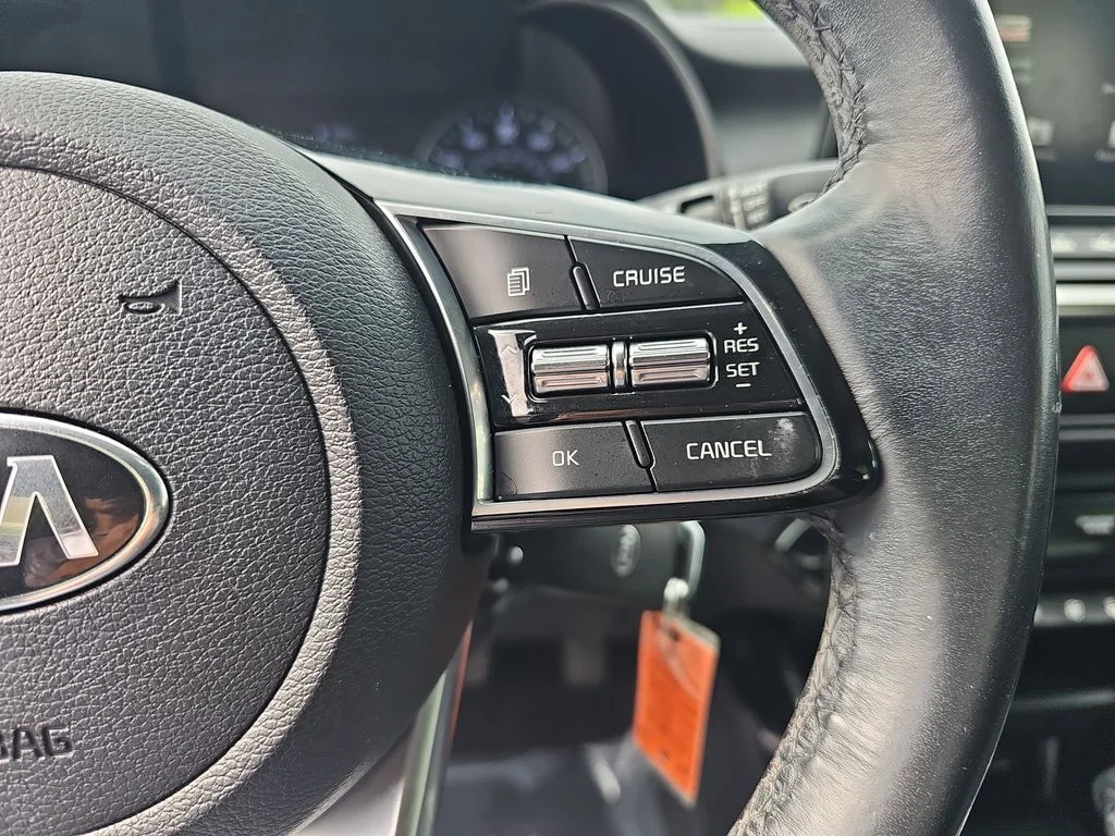 Used 2019 White Kia S image 17