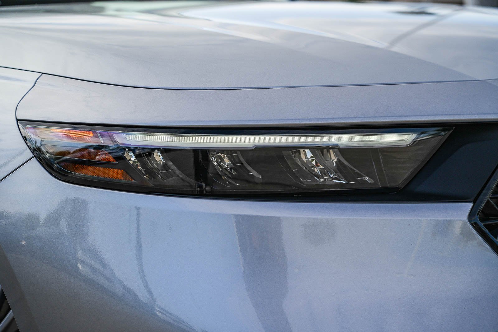 New 2026 Solar Silver Metallic Honda LX image 2