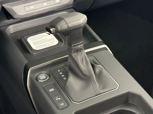 New 2027 Pale Gray Kia S image 19