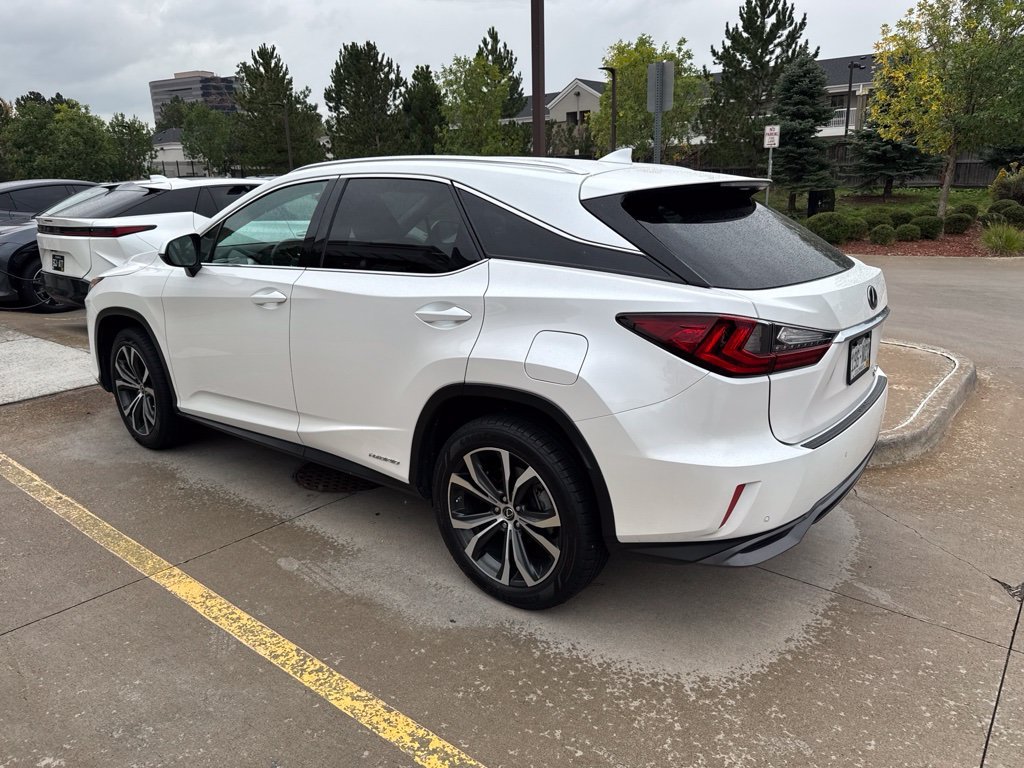 Used 2018 White Lexus 450h image 4
