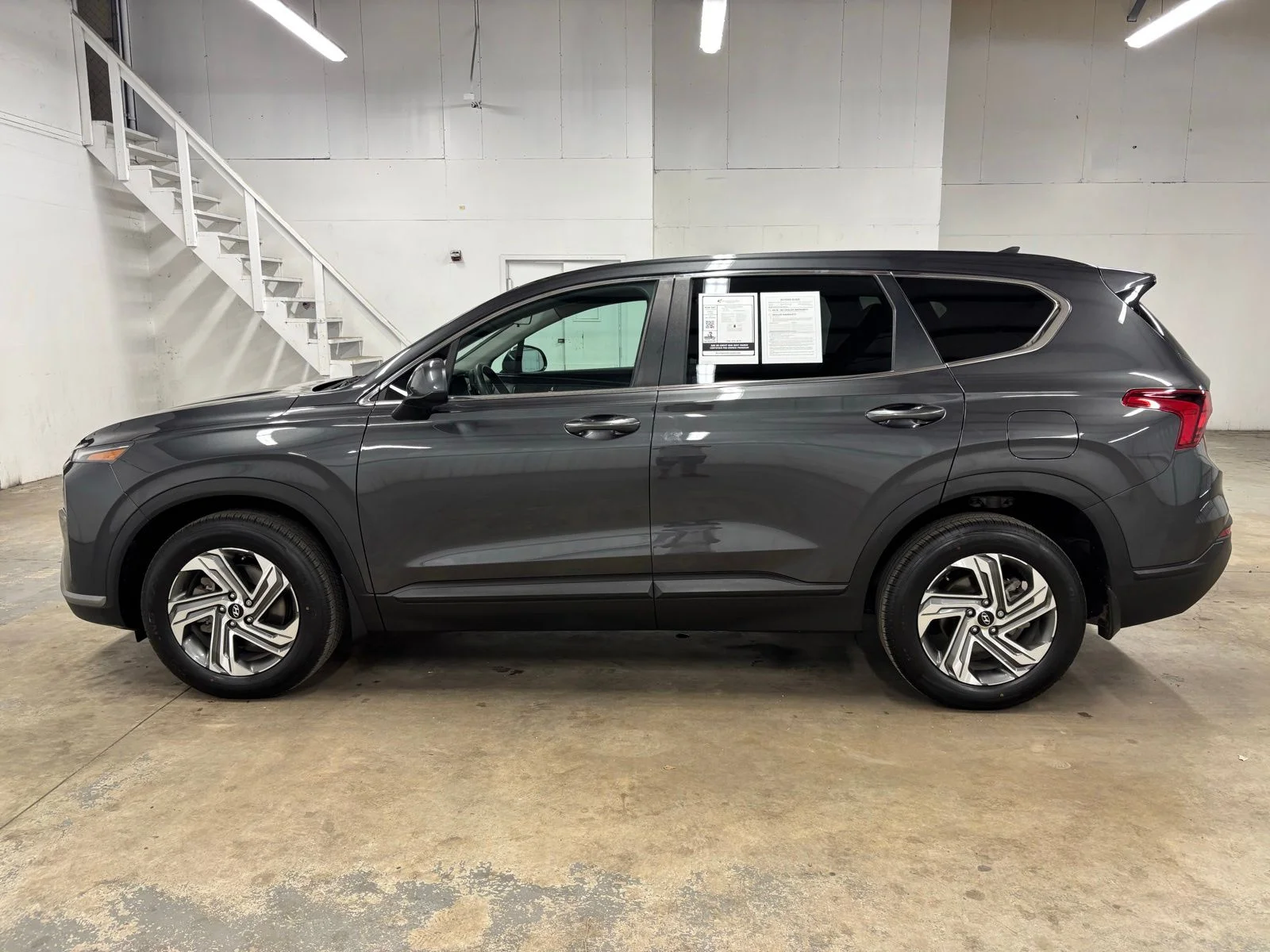 Used 2023 Gray Hyundai SE image 4
