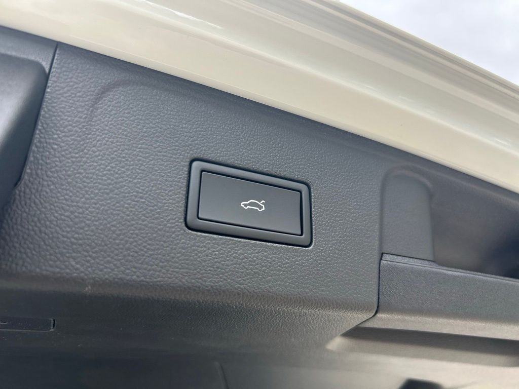 New 2026 White/off-white Volkswagen SE w/Technology image 43