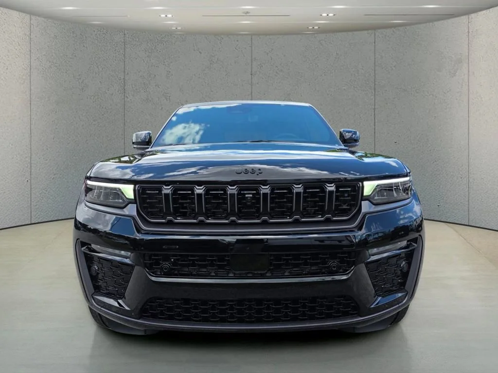 New 2026 Diamond Black Crystal Pearl-Coat Exterior Paint Jeep Summit image 2