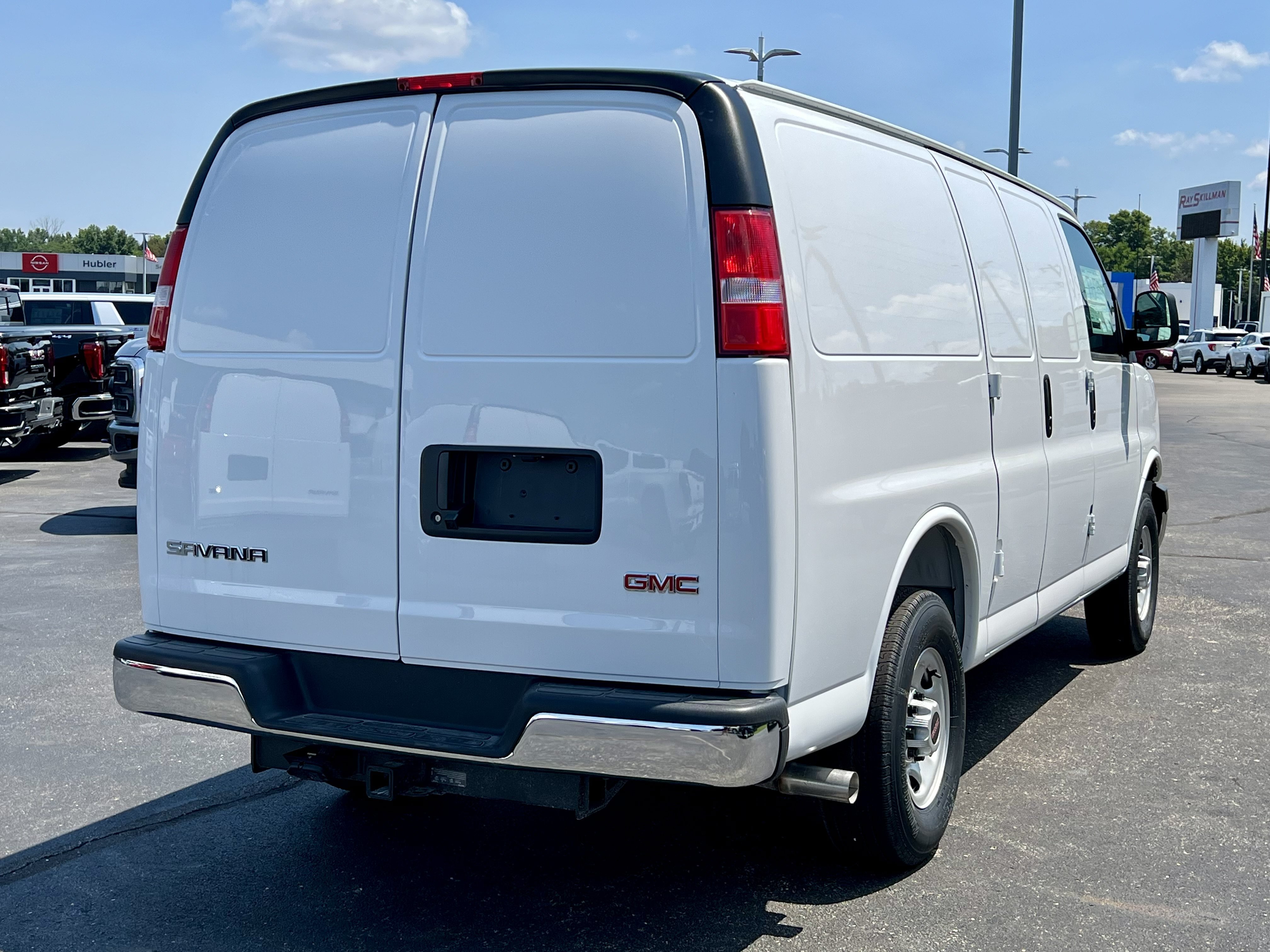 New 2026 Summit White GMC Work Van image 9