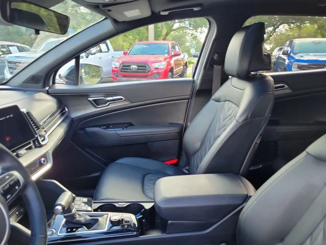 Used 2025 White Kia X-Pro Prestige image 19