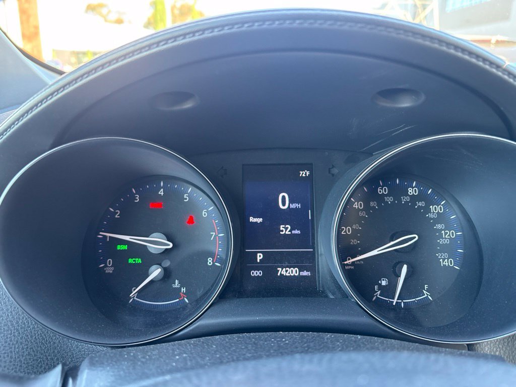 Used 2019 Silver Toyota XLE image 12