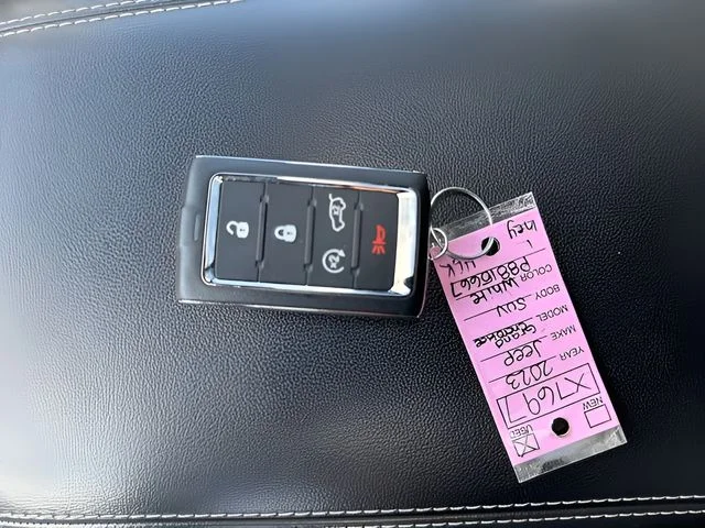 Used 2023 White Jeep Altitude image 19