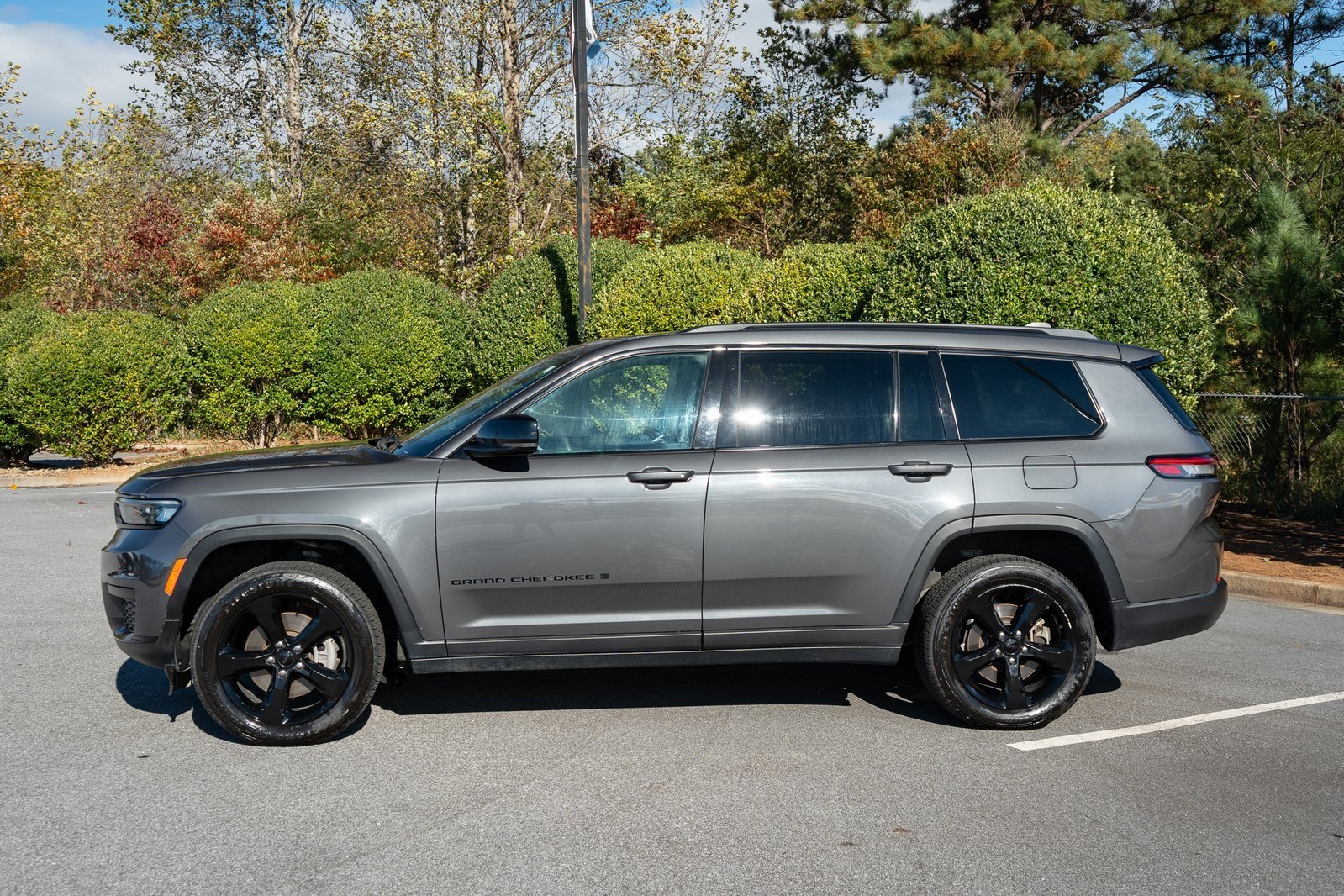 2023 Jeep Grand Cherokee Altitude photo 3