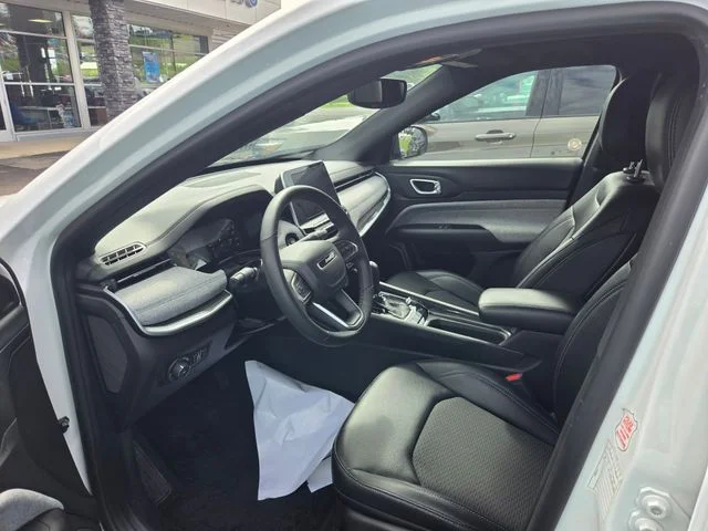 Used 2025 Bright White Clearcoat Jeep Latitude image 5