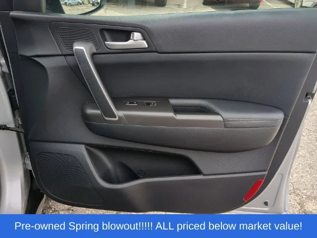 Used 2017 Silver Kia EX image 40
