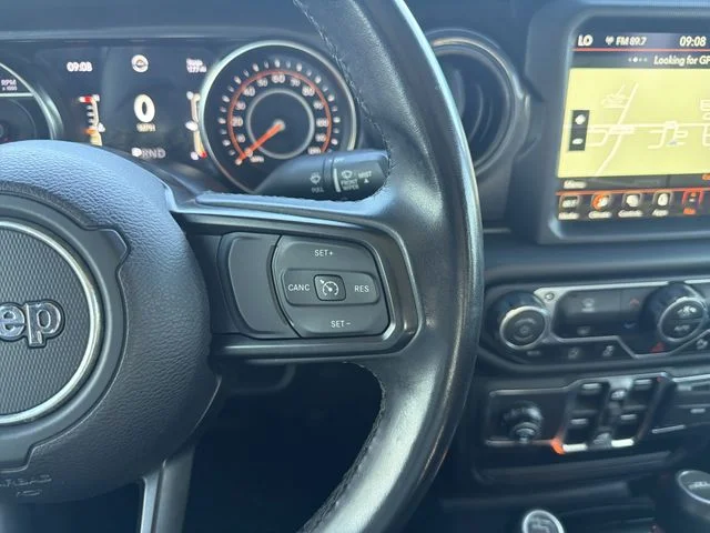 Used 2020 Silver Jeep Altitude image 31