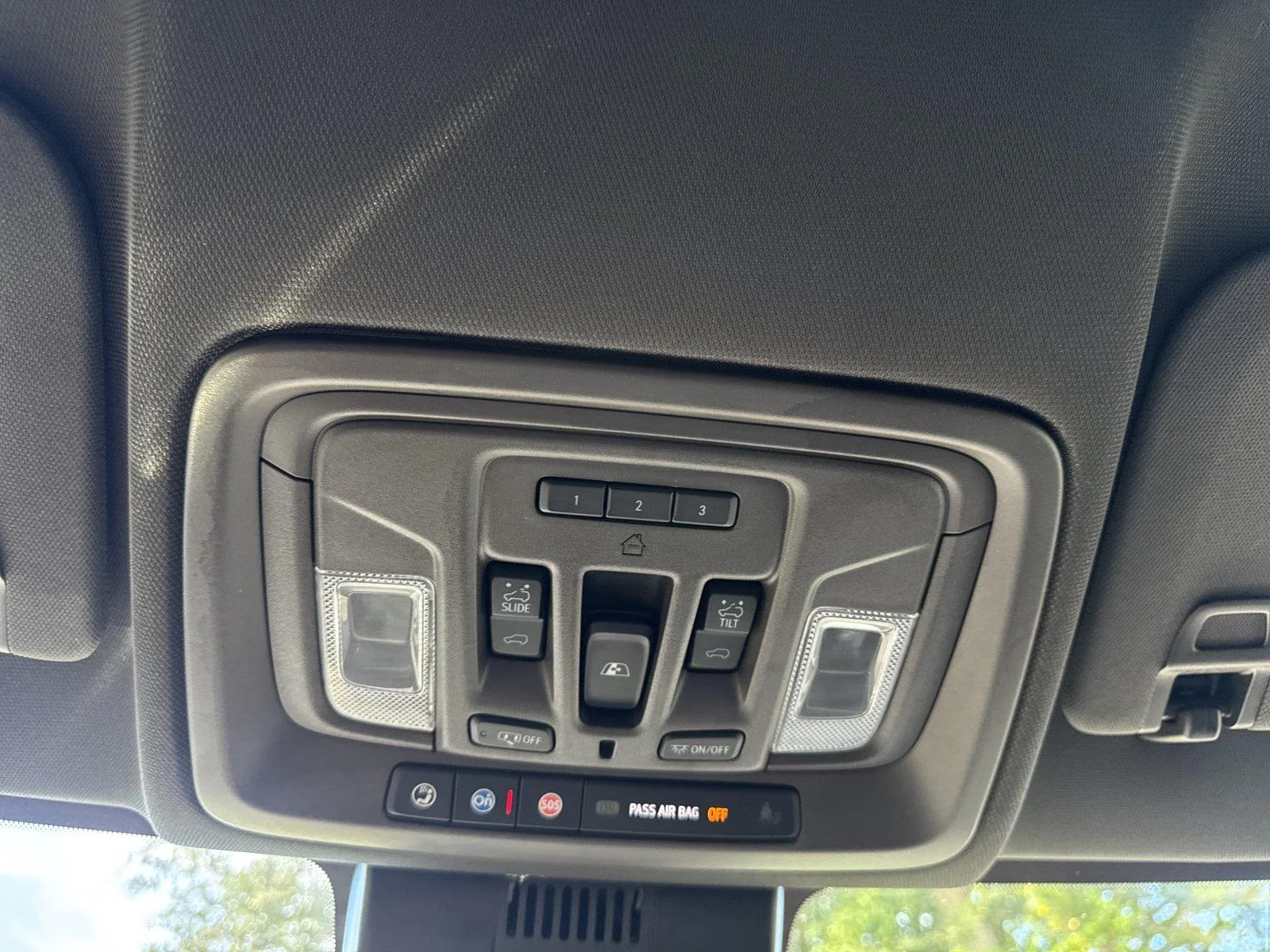 Used 2024 White Frost Tricoat GMC SLT image 29