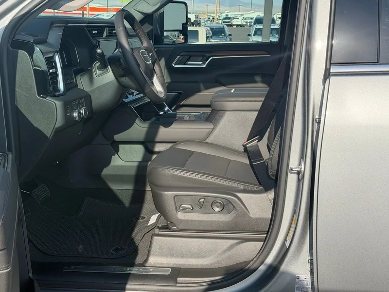 2026 GMC Sierra 3500HD Denali - Photo 17