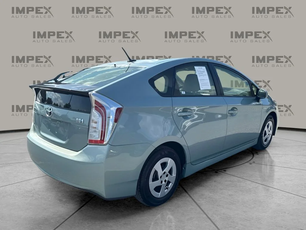 Used 2013 Beige Toyota Three image 5