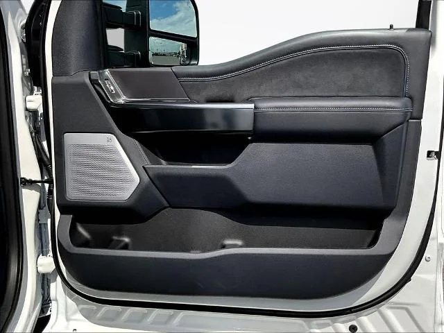 New 2026 Star White Metallic Tri-Coat Ford F-250® Platinum® image 78