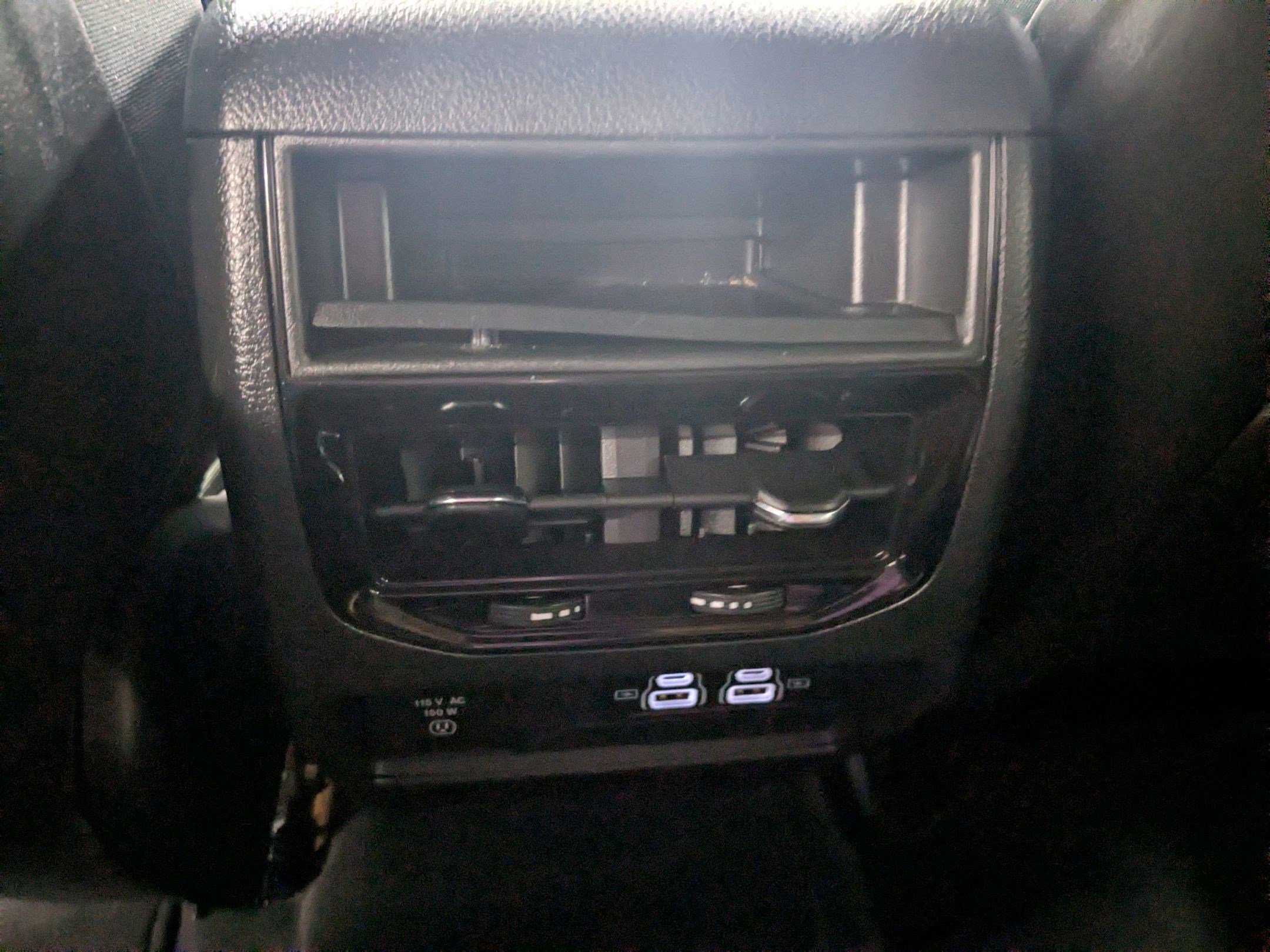 Certified Used 2024 Silver Zynith Jeep Altitude image 20