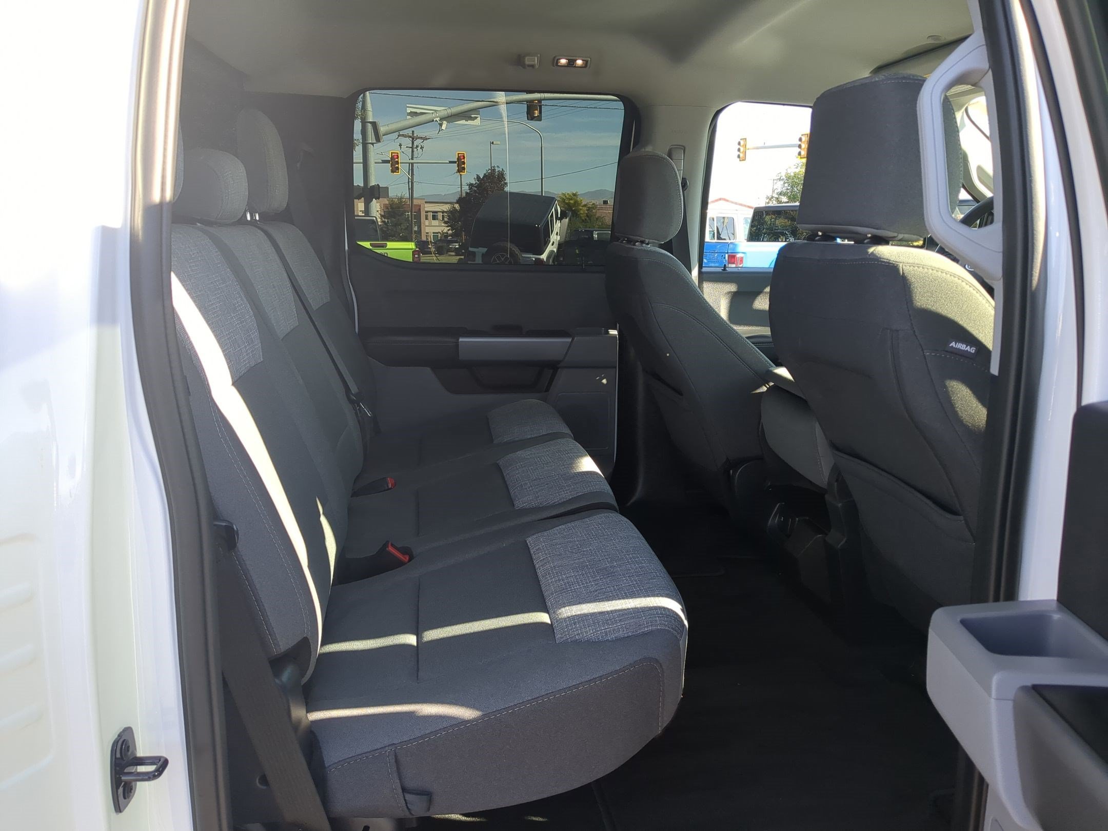 Used 2025 Oxford White Ford XLT image 29