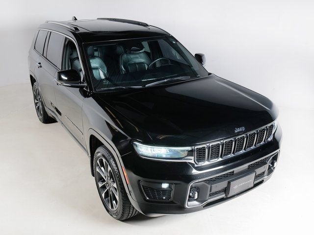 Used 2022 Diamond Black Jeep Overland image 28