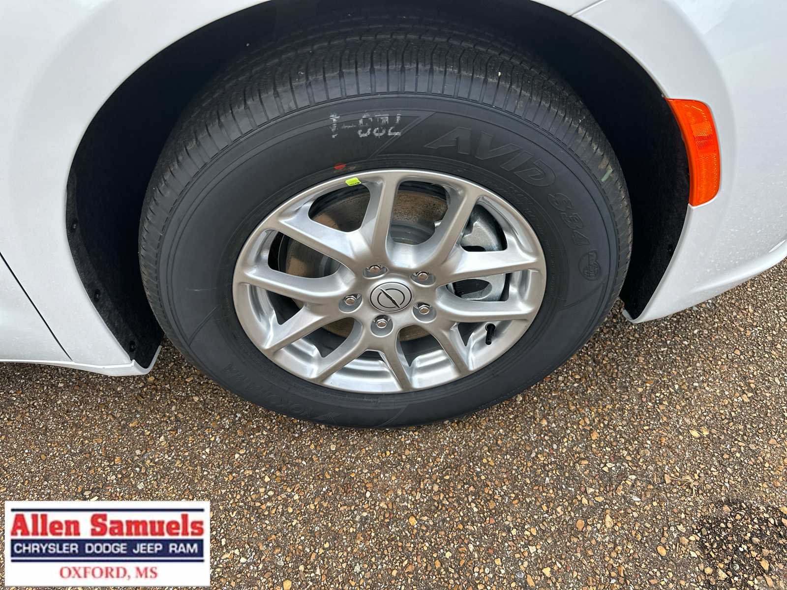 2026 Chrysler Pacifica Select - Photo 34