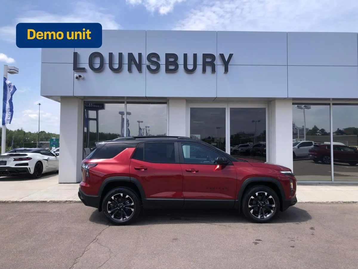 Used 2027 Red Chevrolet Awd 4dr Rs image 2