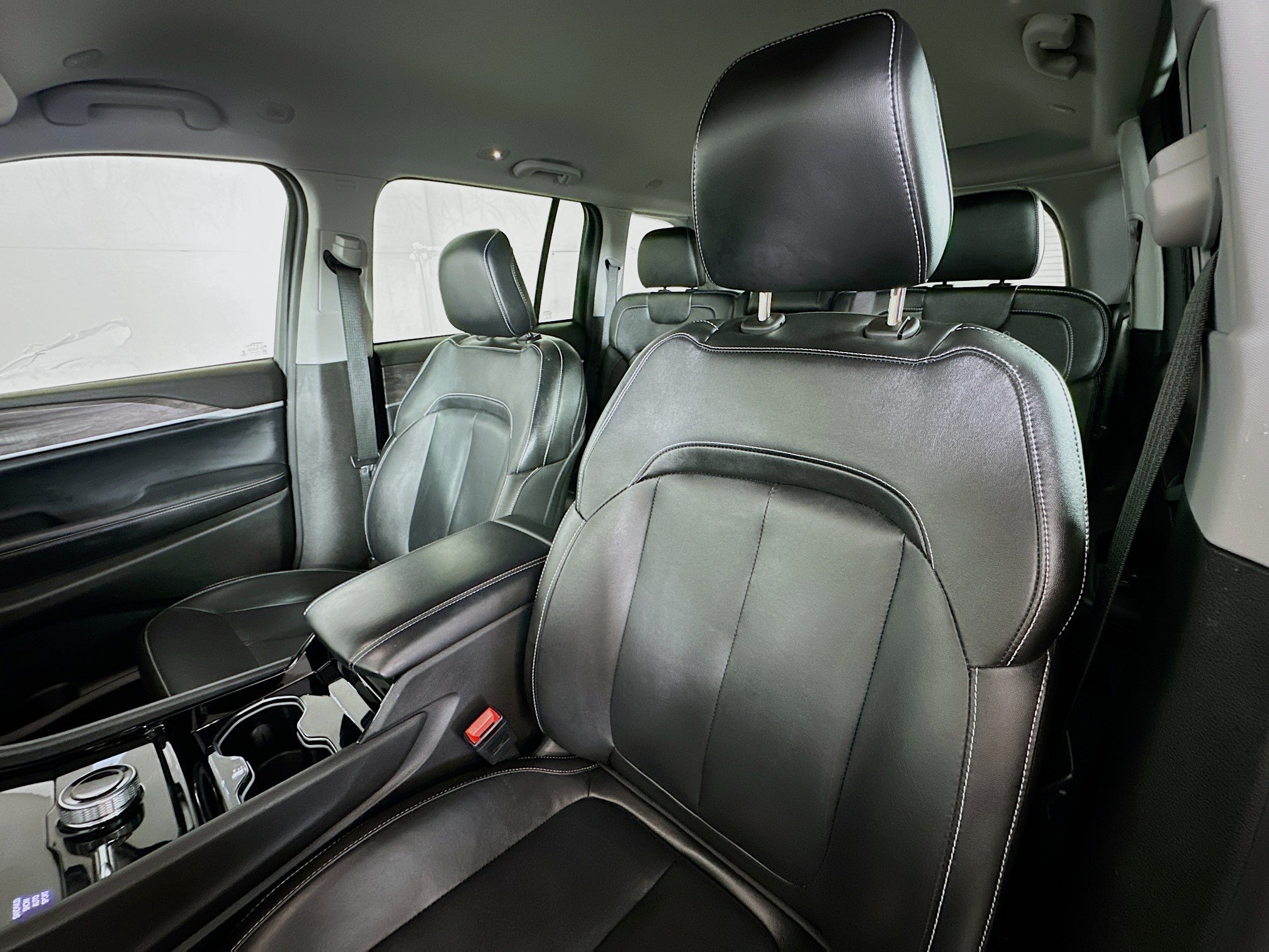 Used 2023 Diamond Black Crystal Pearlcoat Jeep Limited image 21