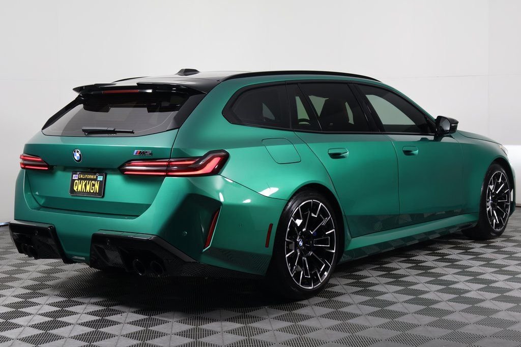 Used 2025 Green Metallic BMW TOURING image 4