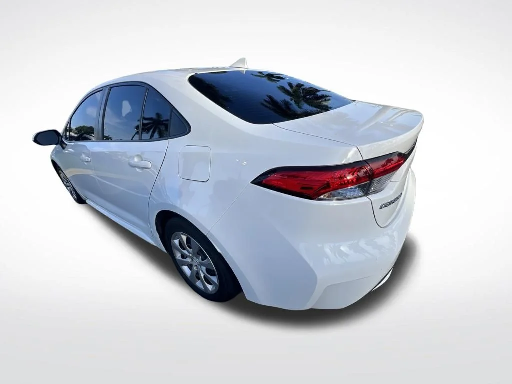 Used 2022 White Toyota LE image 3