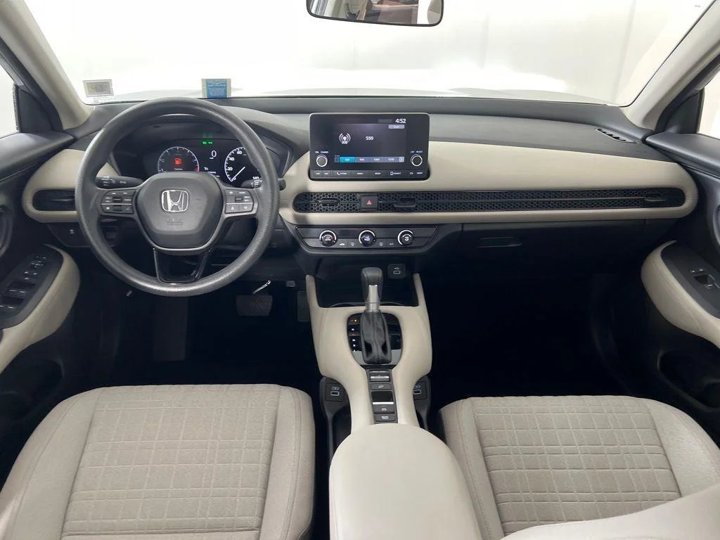 Used 2023 Lunar Silver Metallic Honda LX image 4