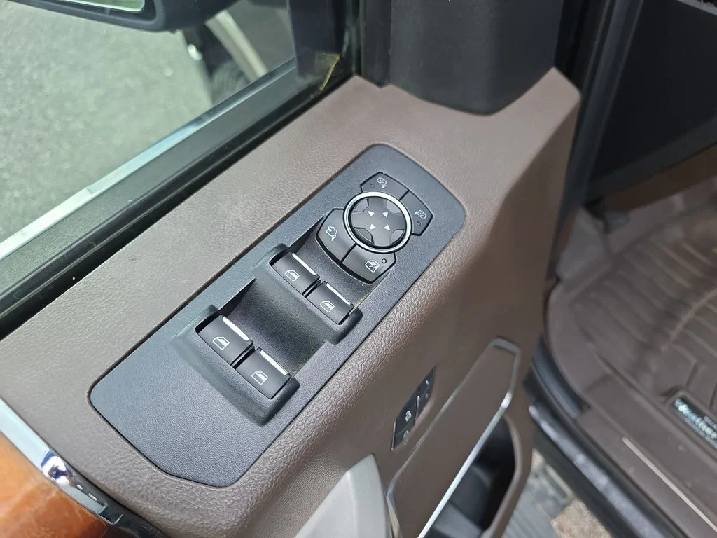 Used 2015  Ford King Ranch image 20