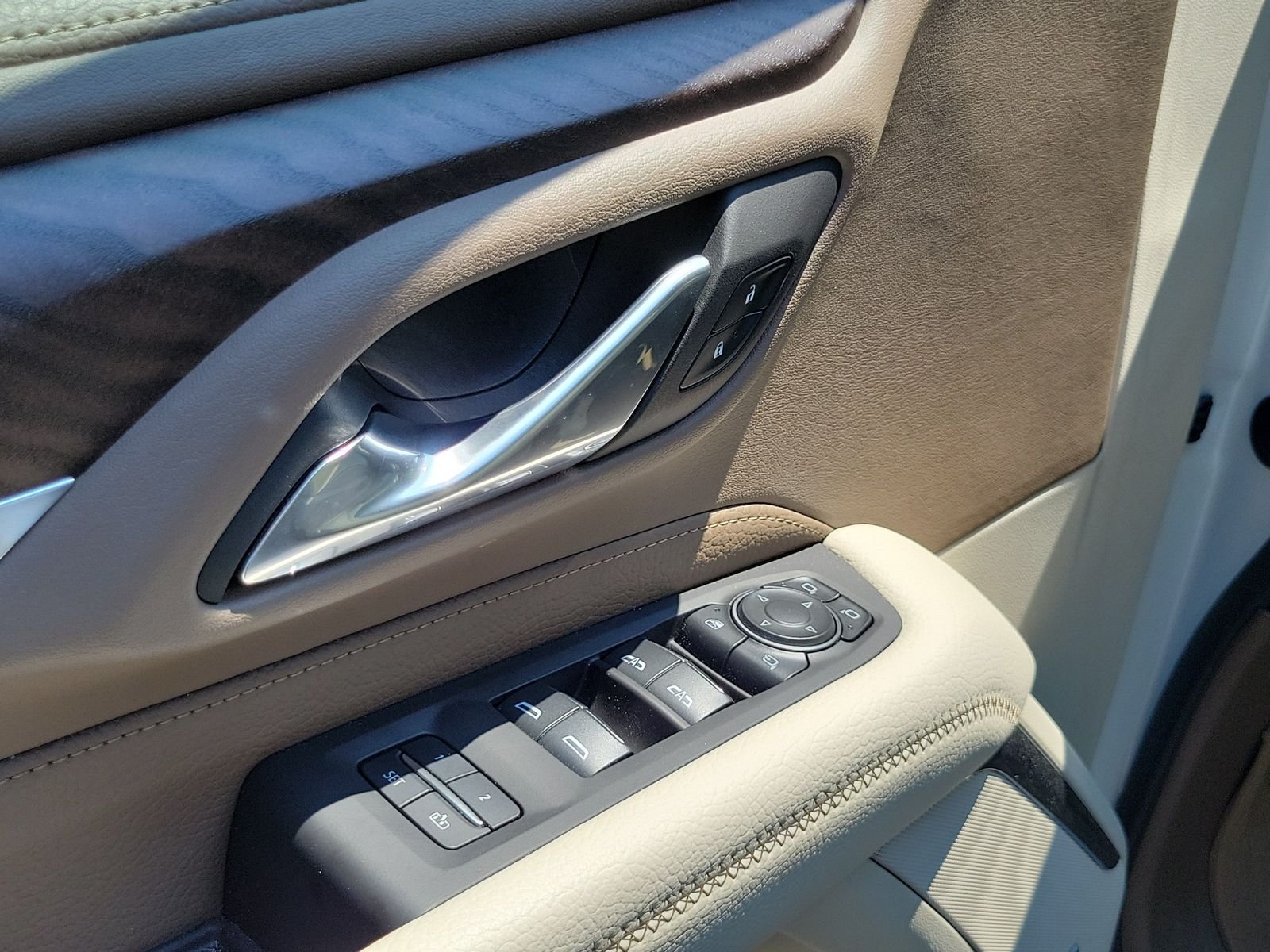 Used 2024 White GMC Denali image 8
