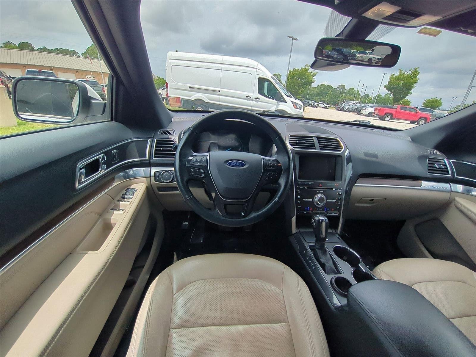 Used 2018 White Platinum Metallic Tri-Coat Ford Limited image 35