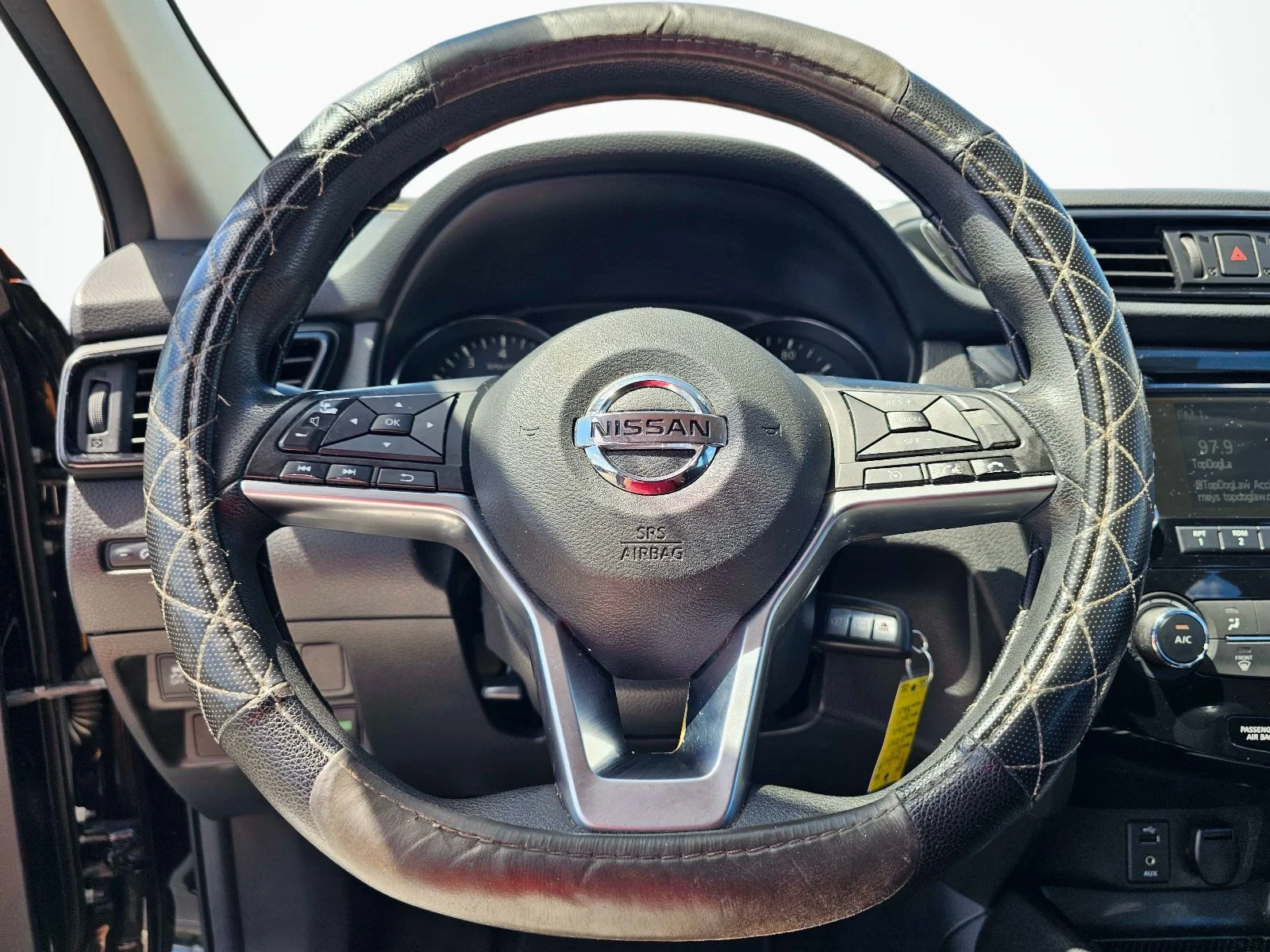 Used 2018 Magnetic Black Nissan S image 18