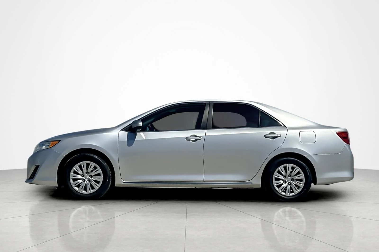 Used 2014 Toyota Camry LE with VIN 4T4BF1FK3ER346583 for sale in Carson, CA