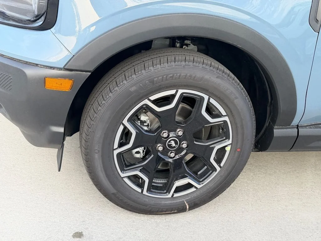 New 2026 Azure Gray Metallic Tri-Coat Ford Outer Banks® image 4