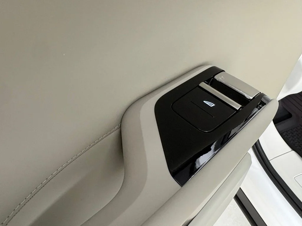 New 2026 Crystal White Volvo Plus image 31